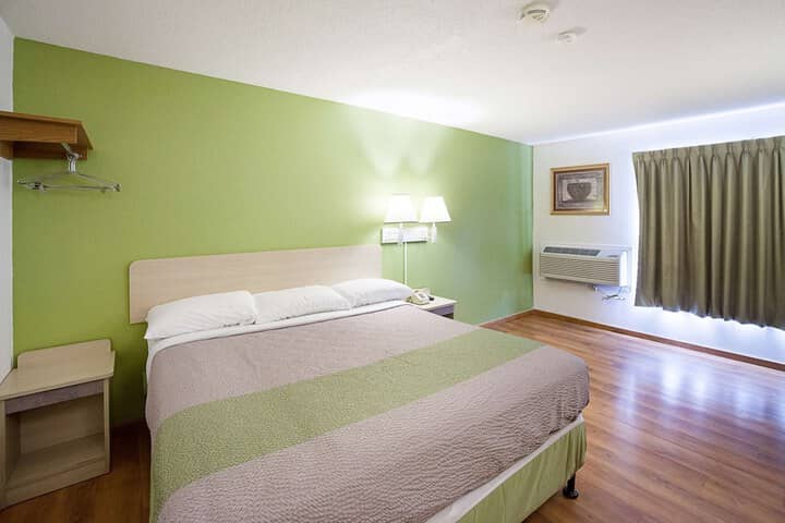 Room 17 of 41