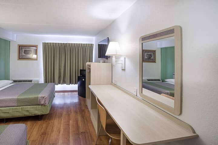 Room 25 of 41
